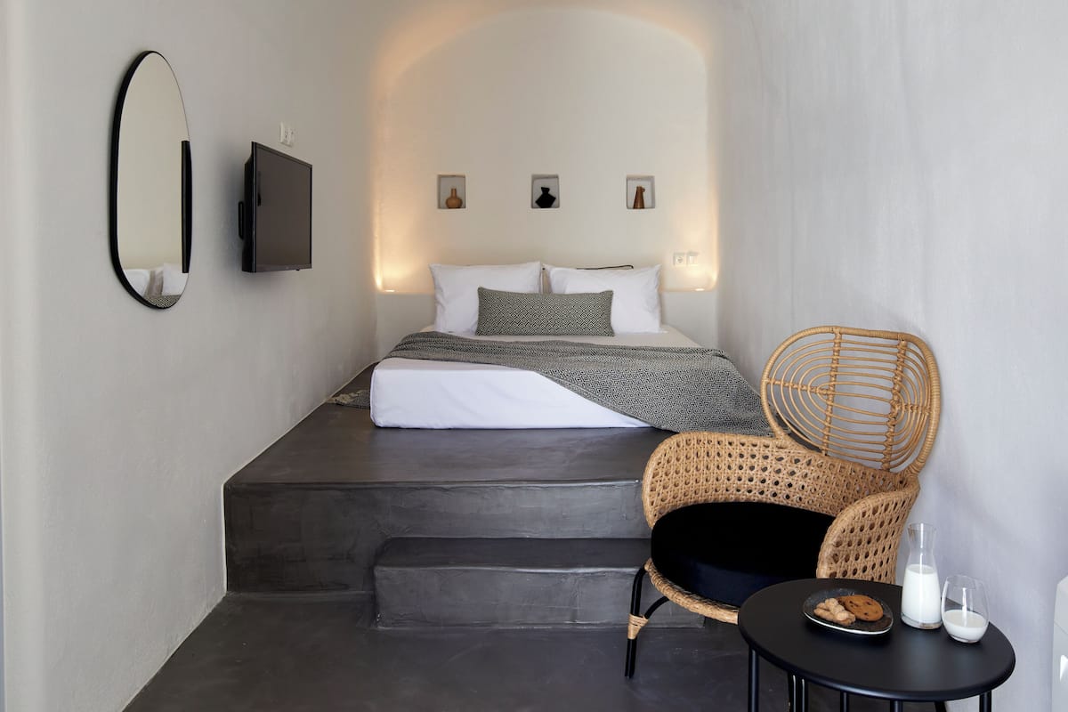 Kylix Cave Room | 2 bedrooms, in-room safe, individually decorated, individually furnished
