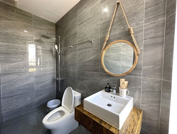 Shower, towels, toilet paper