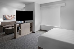 In-room safe, desk, laptop workspace, blackout curtains - Hyatt House Lansing University Area (East Lansing)