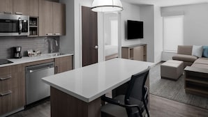 Suite, 1 soverom, kjøkken (2 Queen Beds & 1 Sofa Bed)