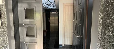 Basic Apartment | Living area