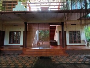 Terrace/patio - Simple and quiet beach retreat @ Ivory Coast'e Bed & breakfast (Kannur)