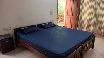 6 bedrooms, WiFi, bed sheets