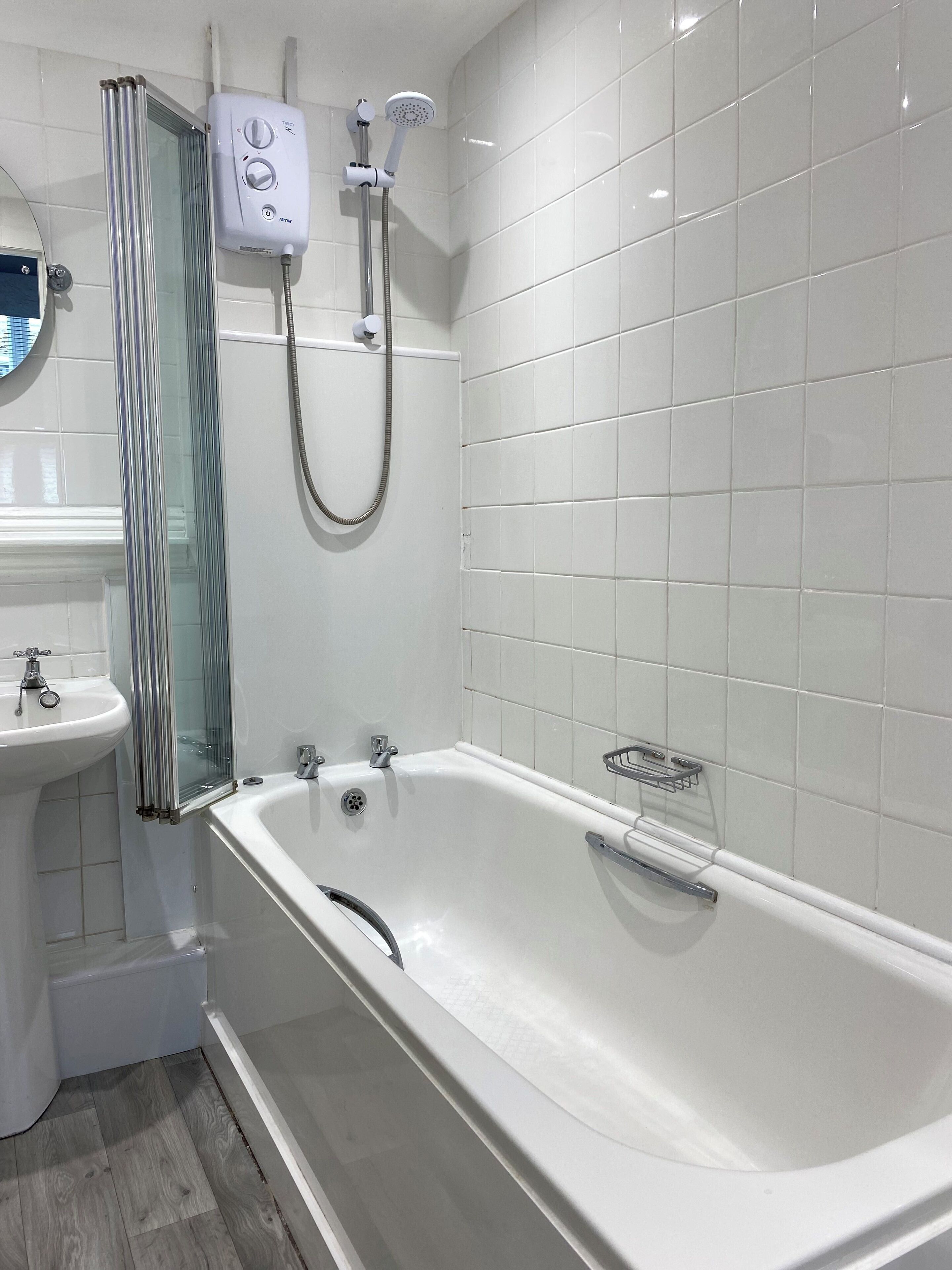 Twin Room | Bathroom