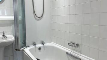 Twin Room | Bathroom