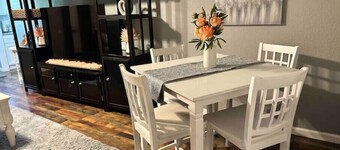 The Houston House: Convenient, Clean, and Newly Remodeled Home