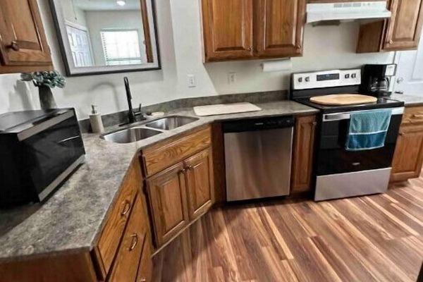 Kjøleskap, mikrobølgeovn, ovn og kokeplater