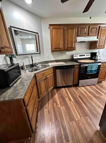 The Corner View: Cute, Clean and Cozy Home!