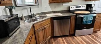 The Corner View: Cute, Clean and Cozy Home!