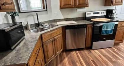 The Corner View: Cute, Clean and Cozy Home!