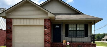 The Corner View: Cute, Clean and Cozy Home!