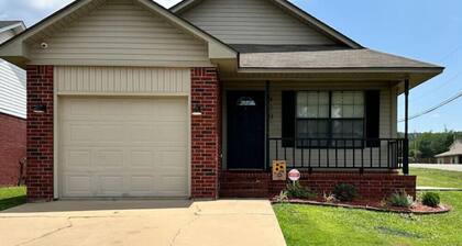 The Corner View: Cute, Clean and Cozy Home!