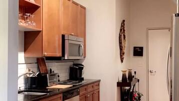 Fridge, microwave, stovetop, dishwasher