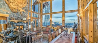 SKI-IN/ SKI-OUT WITH GORGEOUS MOUNTAIN VIEWS!