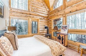 6 bedrooms, WiFi, bed sheets