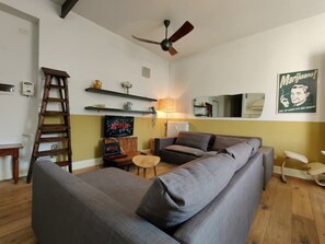 Living area - Elegant three-room apartment in Milan (Milano)