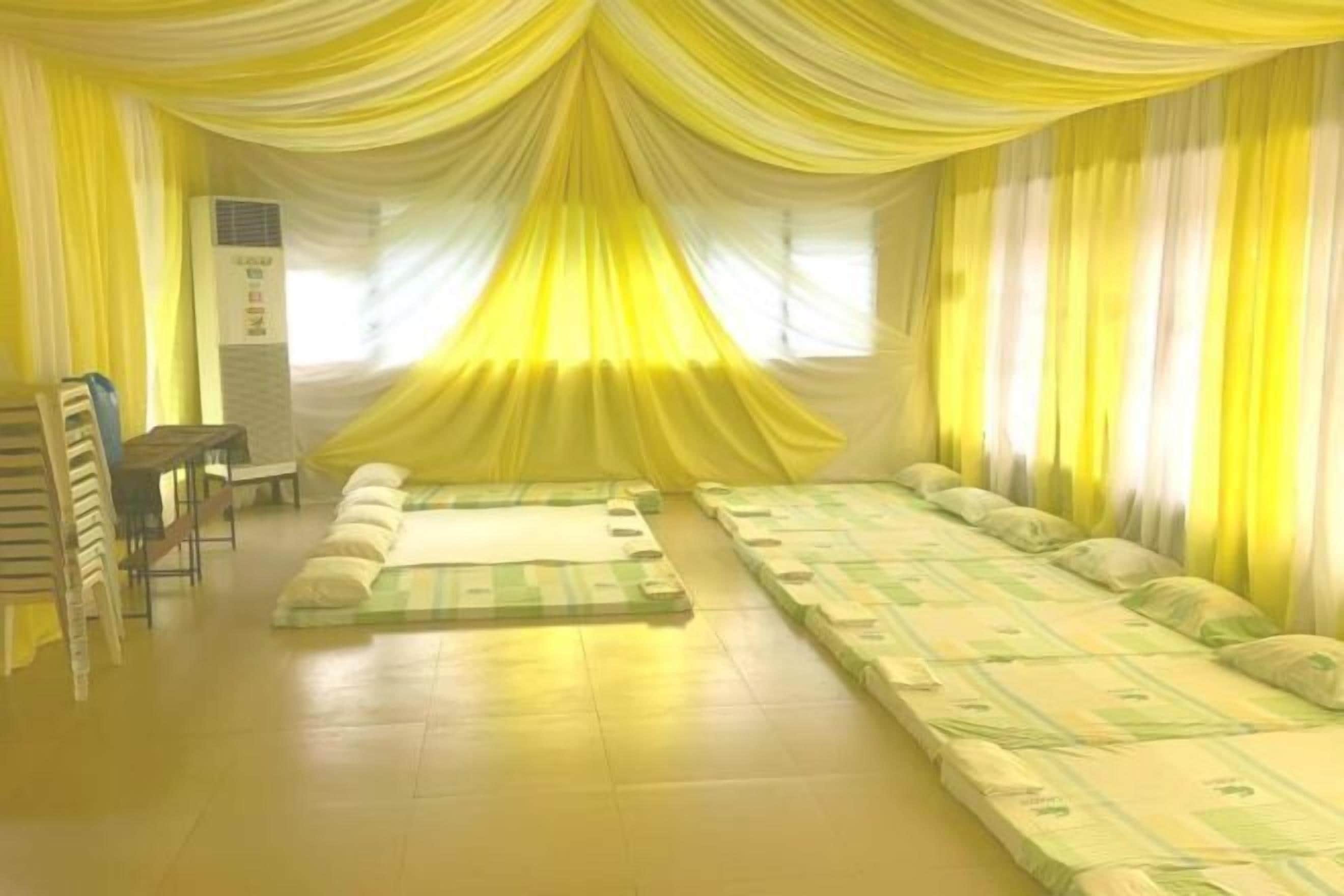 Free WiFi, bed sheets