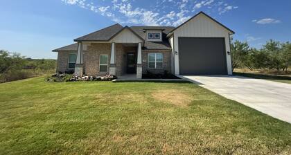 NEW LAKE HOUSE HOT TUB/POOL /PRIVATE BOAT RAMP/ BOAT SLIPS+DOCK/ 4/3 SLEEPS 10