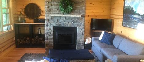 Smart-TV, peis, DVD-spiller og filmbibliotek