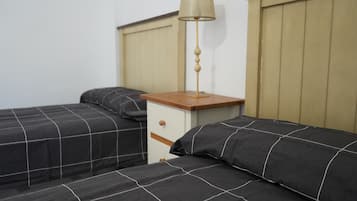 4 bedrooms, iron/ironing board, WiFi, bed sheets