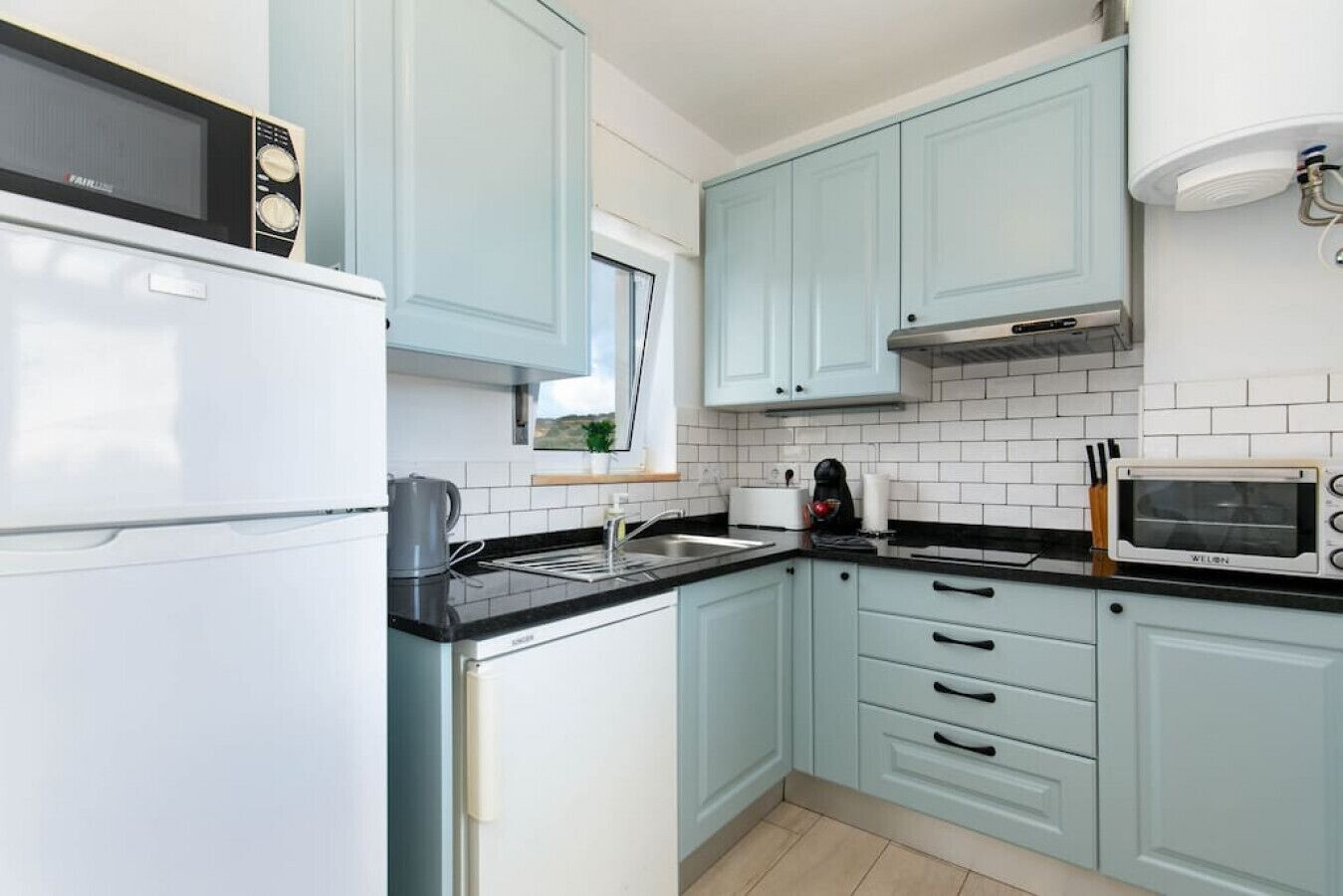 Refrigerador, microondas, horno, placa de cocina