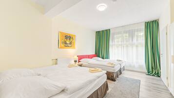 Basic-Vierbettzimmer, eigenes Bad | Badezimmer