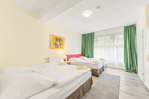 Basic Quadruple Room, Private Bathroom | Bathroom - Mörikestraße 56 (Neuhausen auf den Fildern)