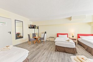 Standard-Vierbettzimmer, eigenes Bad