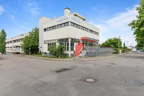 Standard Single Room, Private Bathroom | Exterior - Mörikestraße 56 (Neuhausen auf den Fildern)