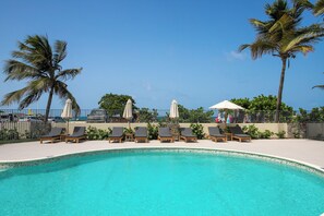 Outdoor pool - Appartement vue Mer, Accès Direct Plage D'orient Bay (Orient-Bay)