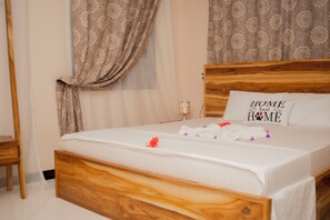 3 bedrooms, WiFi, bed sheets, wheelchair access