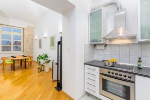 Fridge, microwave, oven, stovetop - Apartment Am Kastel Svetvinčenat (Istria - Svetvinčenat) (Svetvinčenat)