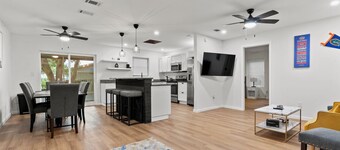 Gainesville remodeled home-4 miles from UF campus!