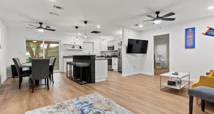 Gainesville remodeled home-4 miles from UF campus!