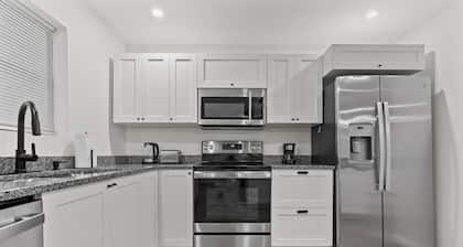 Gainesville remodeled home-4 miles from UF campus!