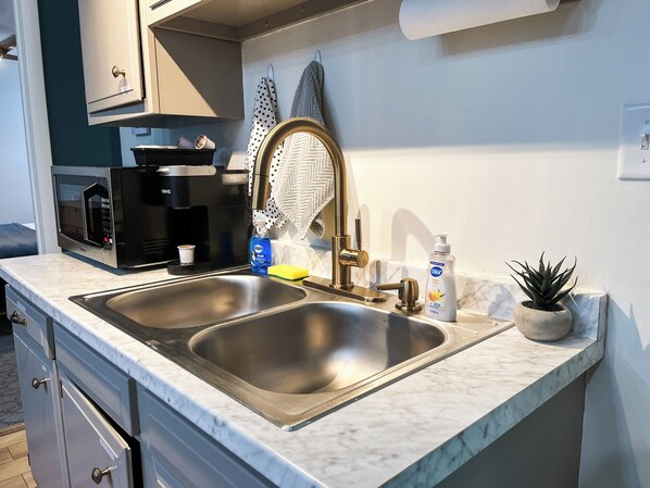 Køleskab, mikrobølgeovn, ovn, kogeplade