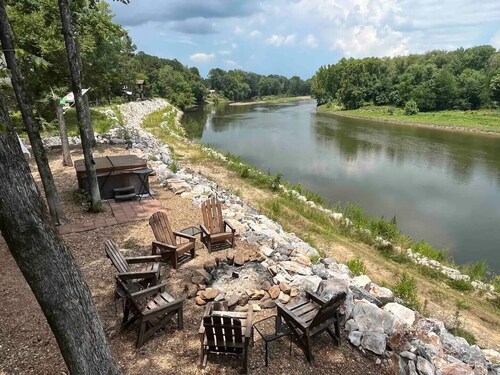 Unwind at this peaceful oasis on the Ouachita River in Caddo Valley.
