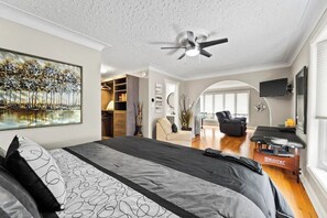 1 slaapkamer, een strijkplank/strijkijzer, wifi, beddengoed