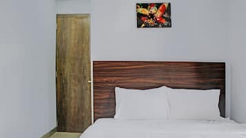Habitación doble Deluxe | 1 habitación, escritorio y espacio para trabajar con laptop