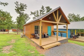 Terrace/patio - Studio Cabin in Higden: Boating, Fishing & More! (Higden)