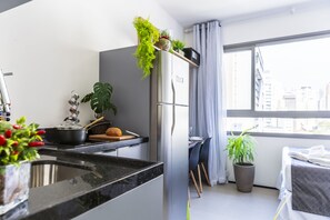 Traditional Apartment | Private kitchen | Fridge, microwave - Next to Nubank Parque - Vacancy - Pool (São Paulo)