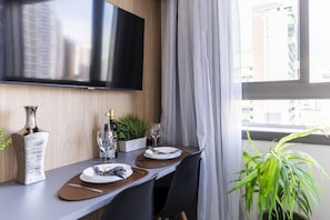 Traditional Apartment | Living area | 32-inch Smart TV with digital channels - Next to Nubank Parque - Vacancy - Pool (São Paulo)