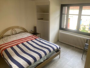 Phòng cơ bản (1) | Khu vực làm việc phù hợp cho laptop 