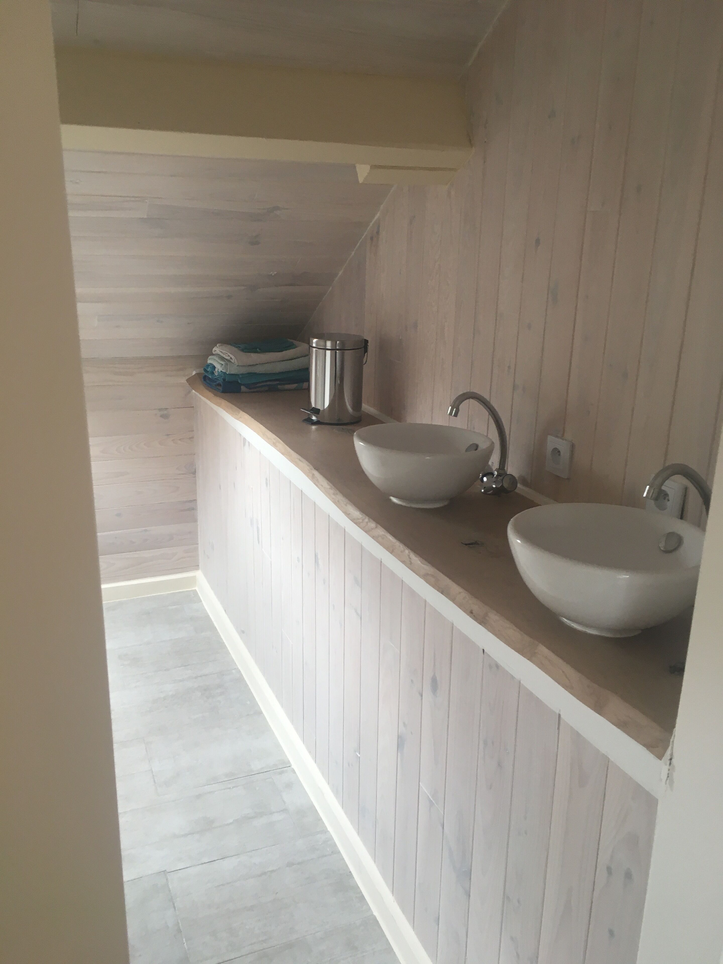 家庭房 | 浴室 | 淋浴设施、旋水按摩花洒、吹风机、毛巾