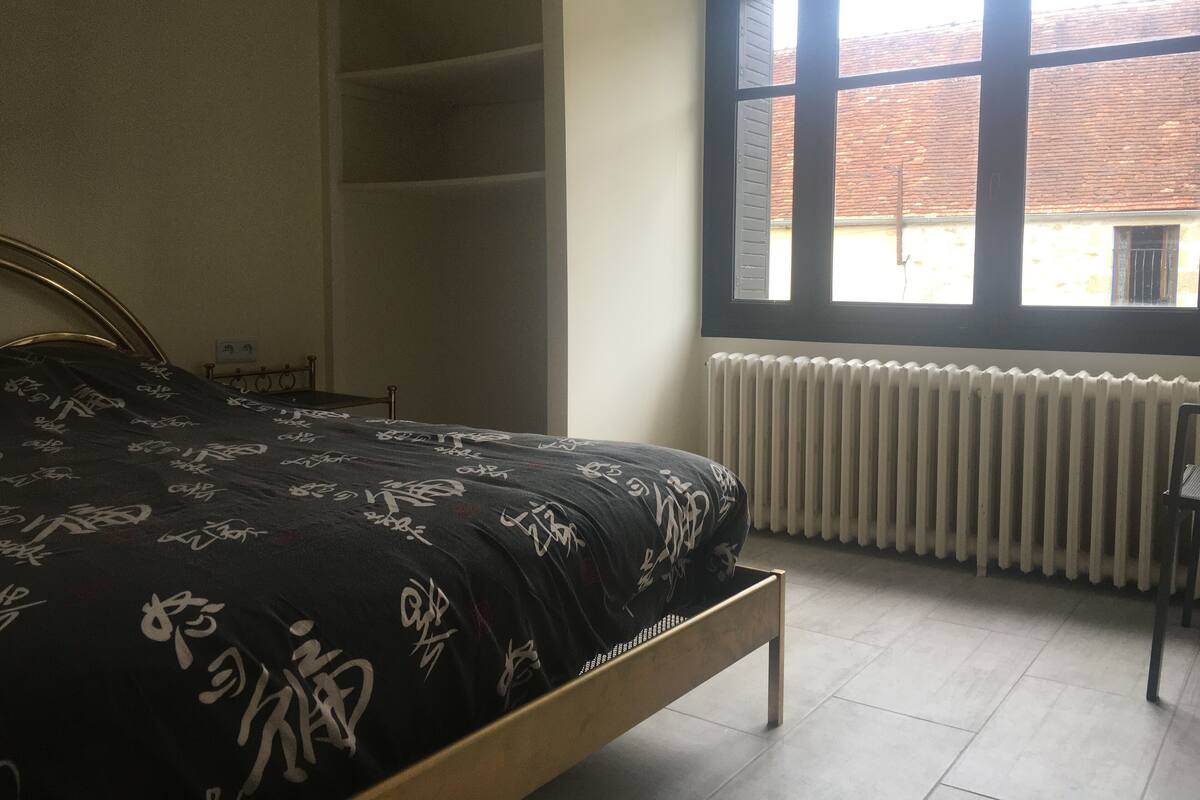 Perushuone (1) | Kannettavalle tietokoneelle sopiva työtila, ilmainen Wi-Fi