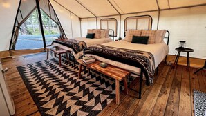 1 bedroom, WiFi, bed sheets - Luxury Spacious Glamping, Lake View, Grill, Pool, Pet Friendly, Swim (Delta)