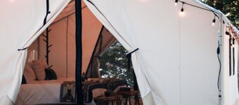 Luxury Spacious Glamping, Lake View, Grill, Pool, Pet Friendly, Swim