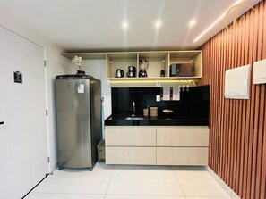 Departamento Deluxe | Cocina privada | Refrigerador, microondas y licuadora