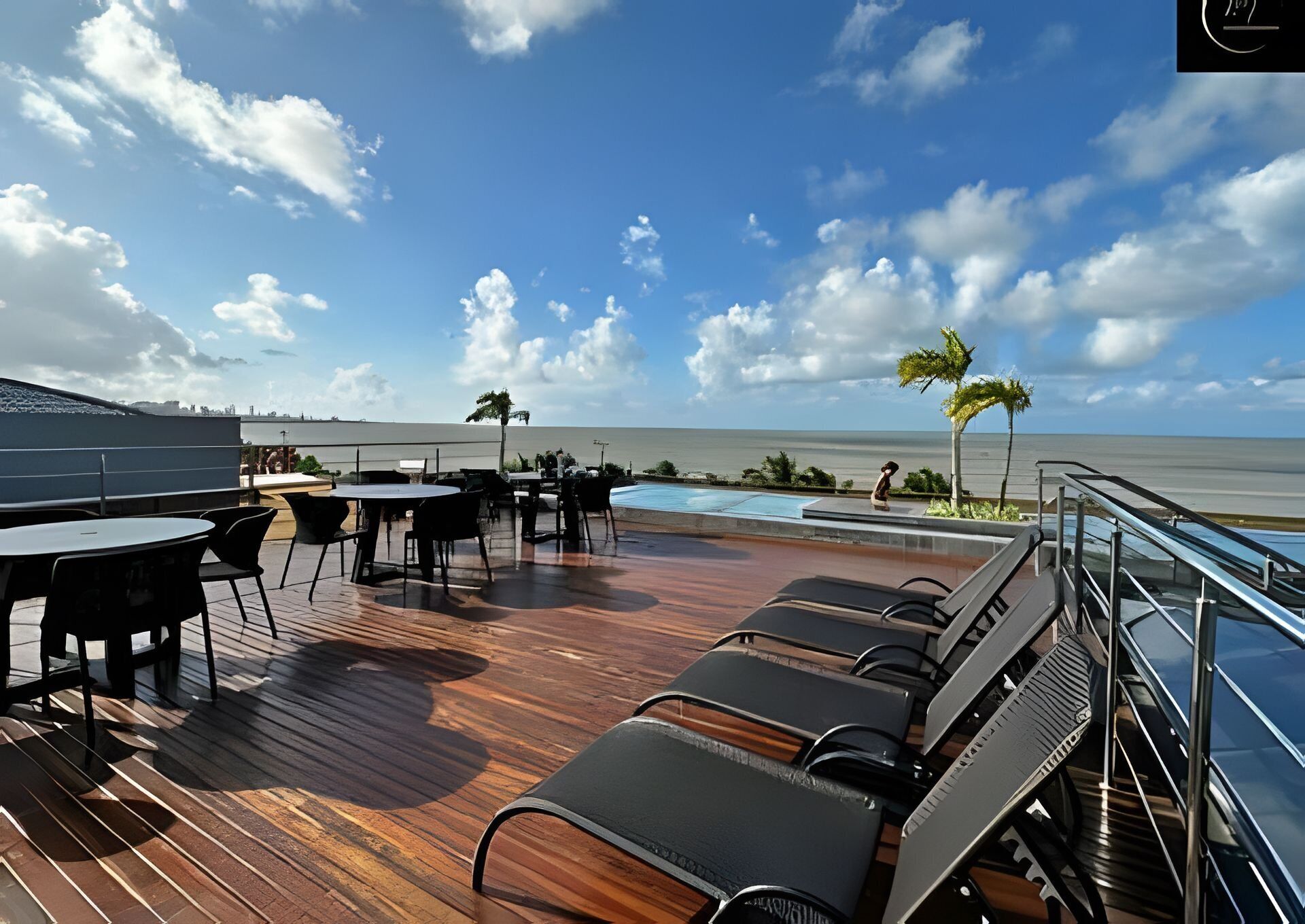 Apartment | Outdoor dining