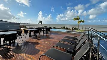 Deluxe Apartment | Outdoor dining